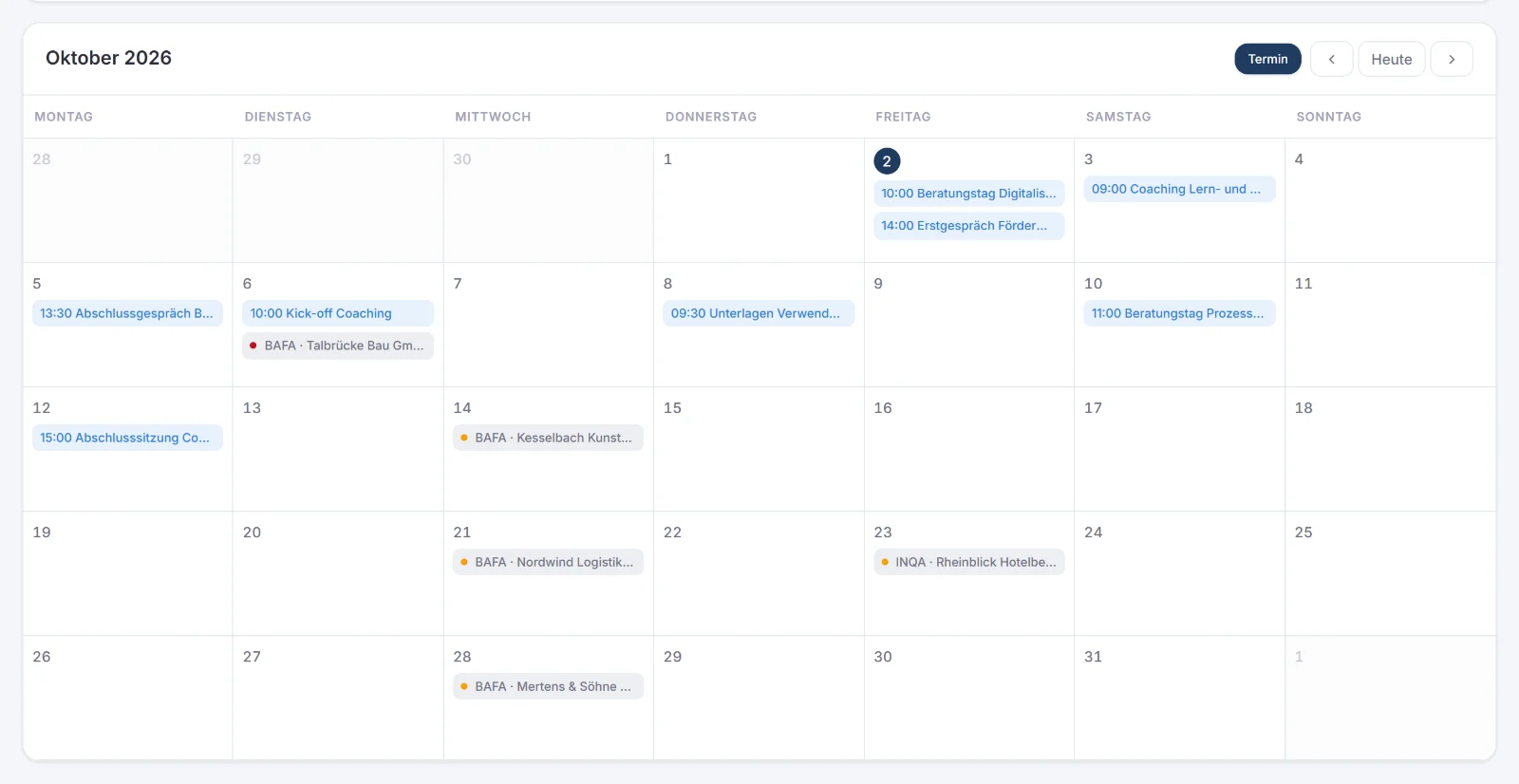 Kalender mit eigenen Terminen und farbig markierten Abgabefristen im Monatsüberblick
